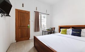 Urbanview Hotel Sky Batu Malang